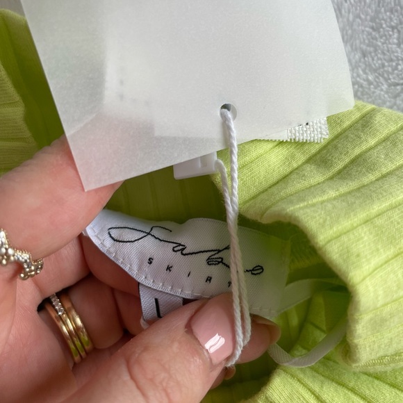 Sabo Skirt NWOT Green Cropped Turtleneck - Picture 2 of 4